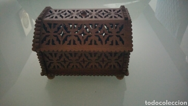 Cajas y cajitas met&aacute;licas: Joyero de madera calada.