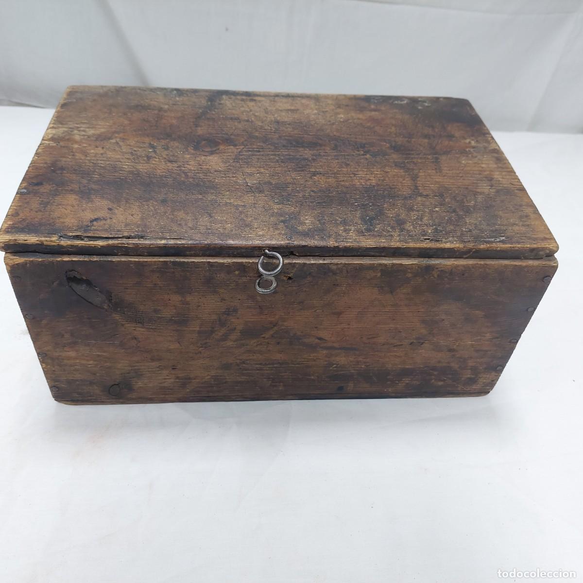 Cajas y cajitas met&aacute;licas: Antigua caja de madera