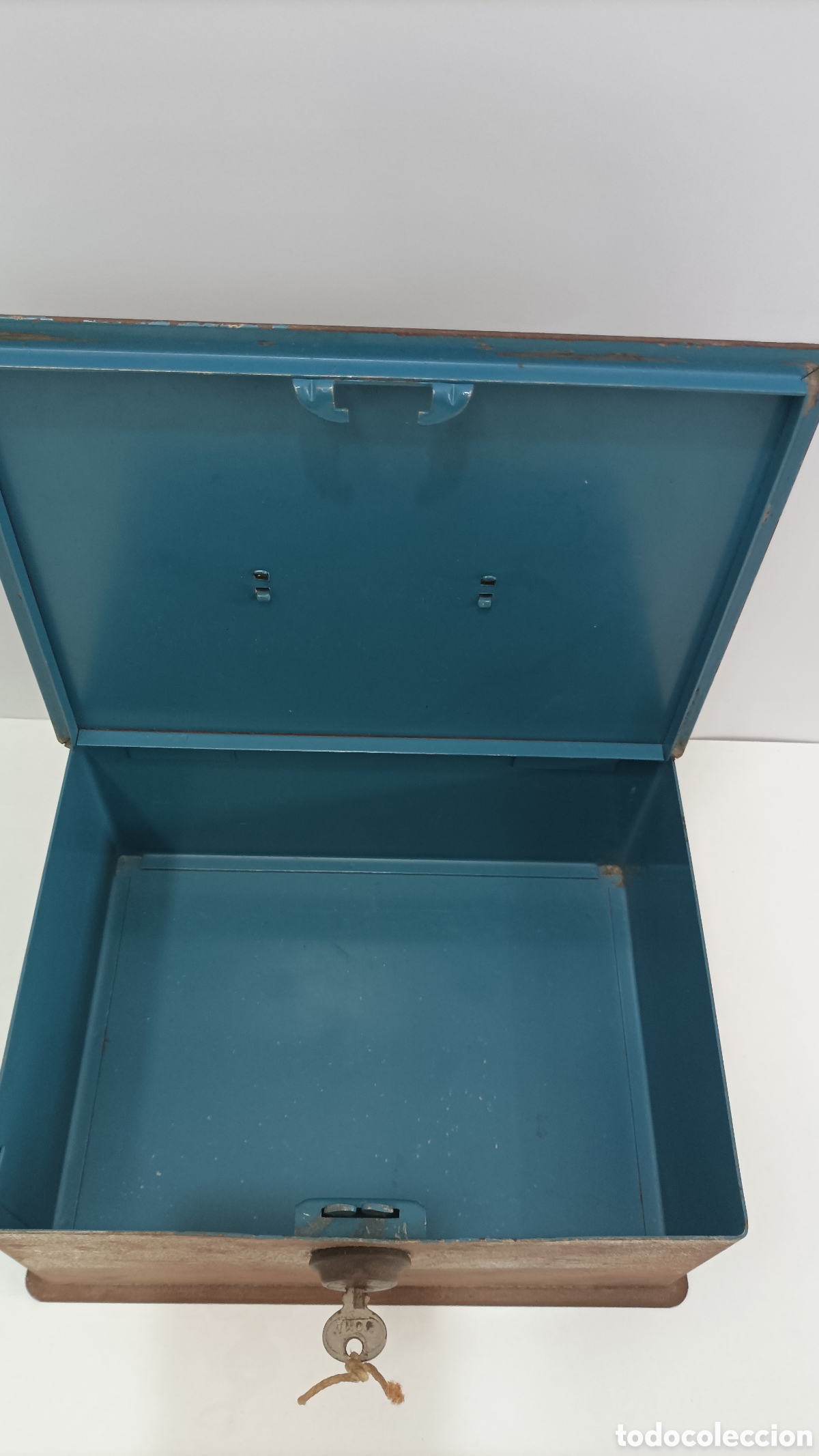 Cajas y cajitas met&aacute;licas: Caja de hierro antigua con llave - Foto 4