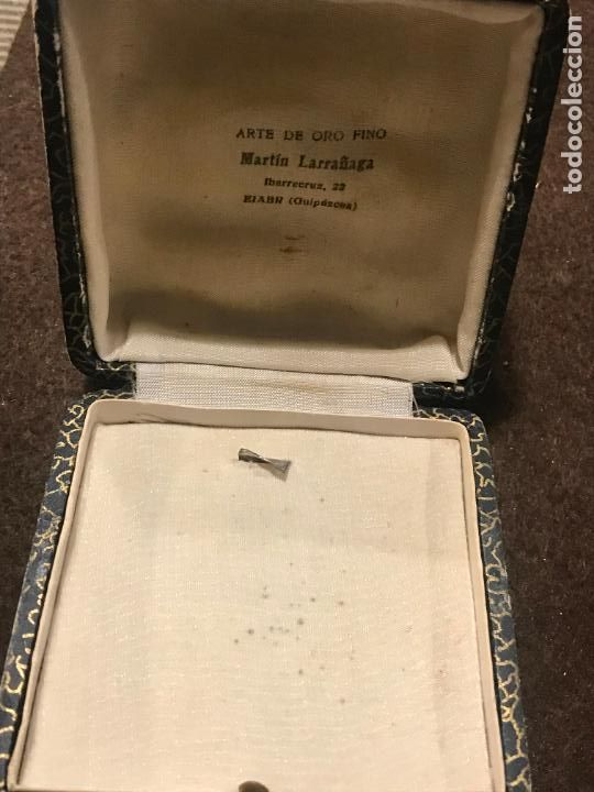 Cajas y cajitas met&aacute;licas: Caja para joyas arte de oro fino Mart&iacute;n Larra&ntilde;aga, Eibar,Guip&uacute;zcoa mide 9x9x3,5 cms