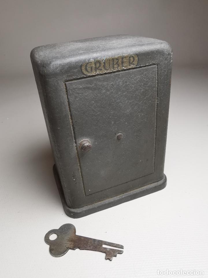 antigua hucha de hierro con llave (pequeña) 1 - Buy Other vintage