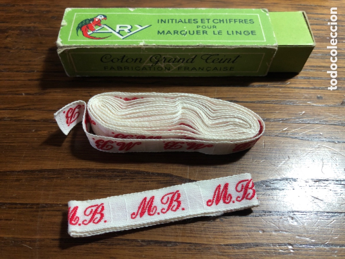 Cajas y cajitas met&aacute;licas: CAJA CON CINTA INICIALES ARY COTON FABRICATION FEAN&Ccedil;AISE