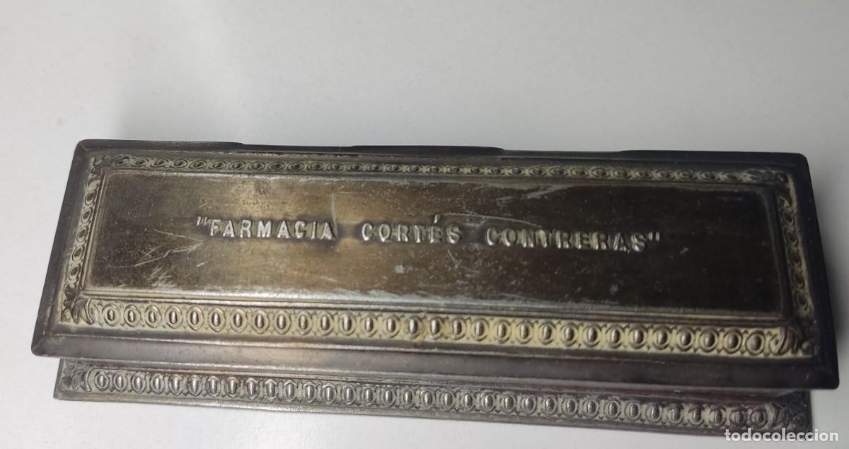Cajas y cajitas met&aacute;licas: FARMACIA CORT&Eacute;S CONTRERAS - ANTIGUA CAJA MET&Aacute;LICA 12x4,2x2,5 cm