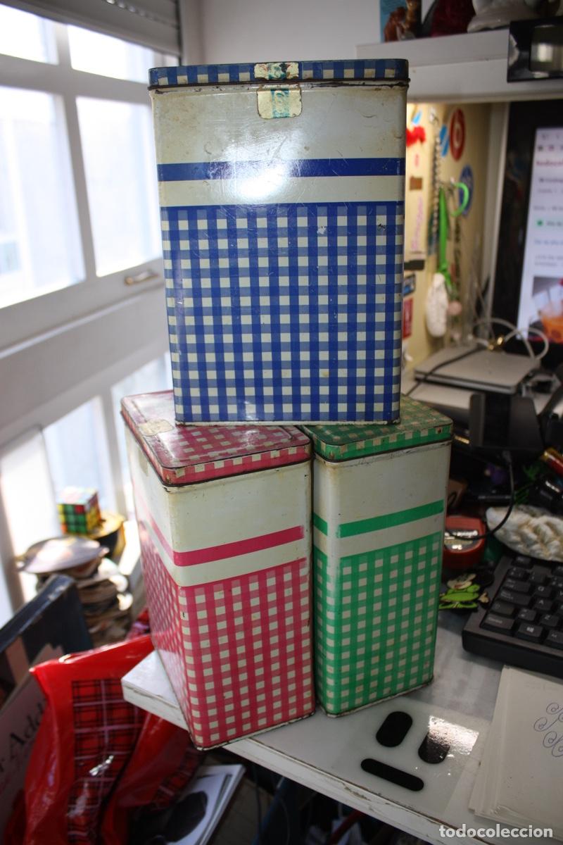 Cajas y cajitas met&aacute;licas: L3 LATAS DE COLACAO - CUADROS VICHY - DIFERENTES COLORES - CAJA COLA CAO - A&Ntilde;OS 70