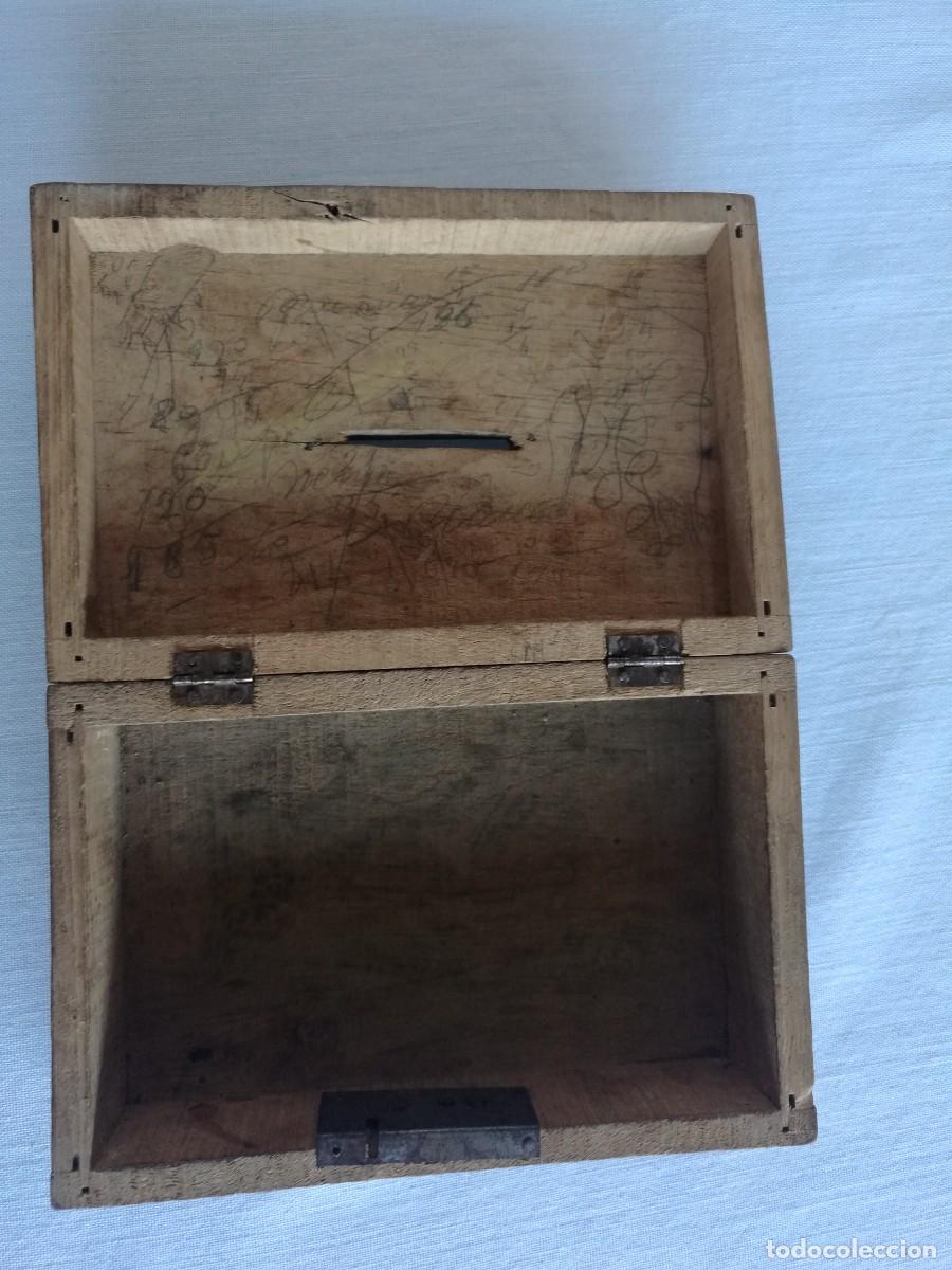 Cajas y cajitas met&aacute;licas: CAJITA HUCHA MADERA DECORADA - Foto 3