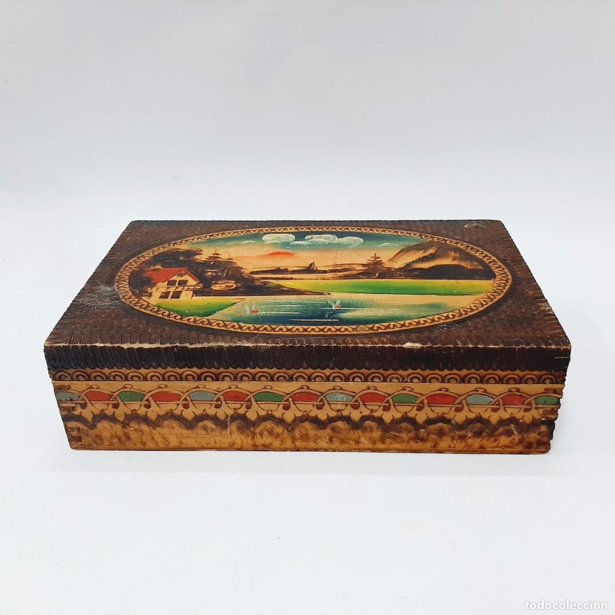 Cajas y cajitas met&aacute;licas: Pirograbado grande vintage y caja de madera pintada (15.5)