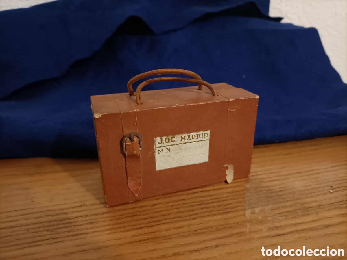 Cajas y cajitas met&aacute;licas: Cajita con forma de maleta. 10 x 6 x 4 cms