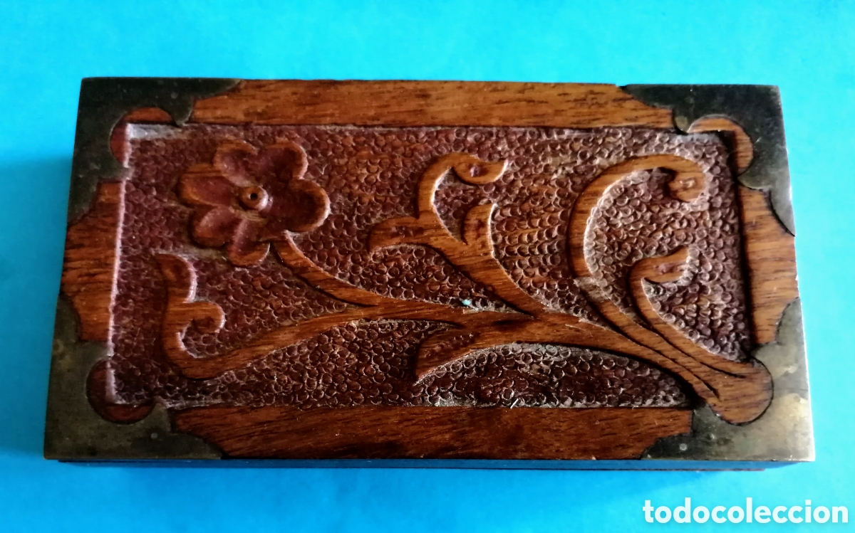 Casse e cassette metalliche: CAJA DE MADERA LABRADA Y CANTONERAS METALICAS. ENVIO CERTIFICADO INCLUIDO.