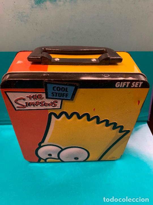 Cajas y cajitas met&aacute;licas: Preciosa cajita de metal serigrafiada, con asa, Los Simpsons. Mide unos15x15x6,5cms