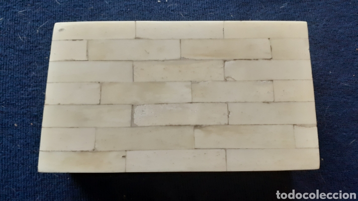 Boxes and metal boxes: caja de madera revestida de piezas labradas en hueso