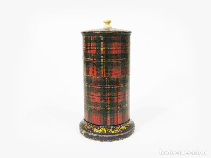 Bo&icirc;tes et petites bo&icirc;tes m&eacute;talliques: ESTUCHE O CAJA ANTIGUA PARA GUARDAR AGUJAS DE COSER O ALFILERES. TELA ESCOCESA