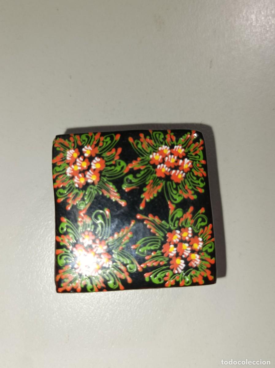 Casse e cassette metalliche: Peque&ntilde;a cajita Vintage con decoraci&oacute;n floral