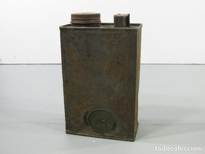 Bo&icirc;tes et petites bo&icirc;tes m&eacute;talliques: ANTIGUA LATA DE BARNIZ. 1/4 GALON IMPERIAL. NOBLES & HOARE. LONDON