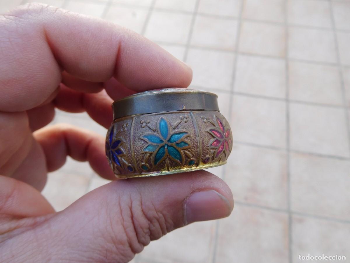 Cajas y cajitas met&aacute;licas: Caja antigua de bronce y esmalte - Foto 3