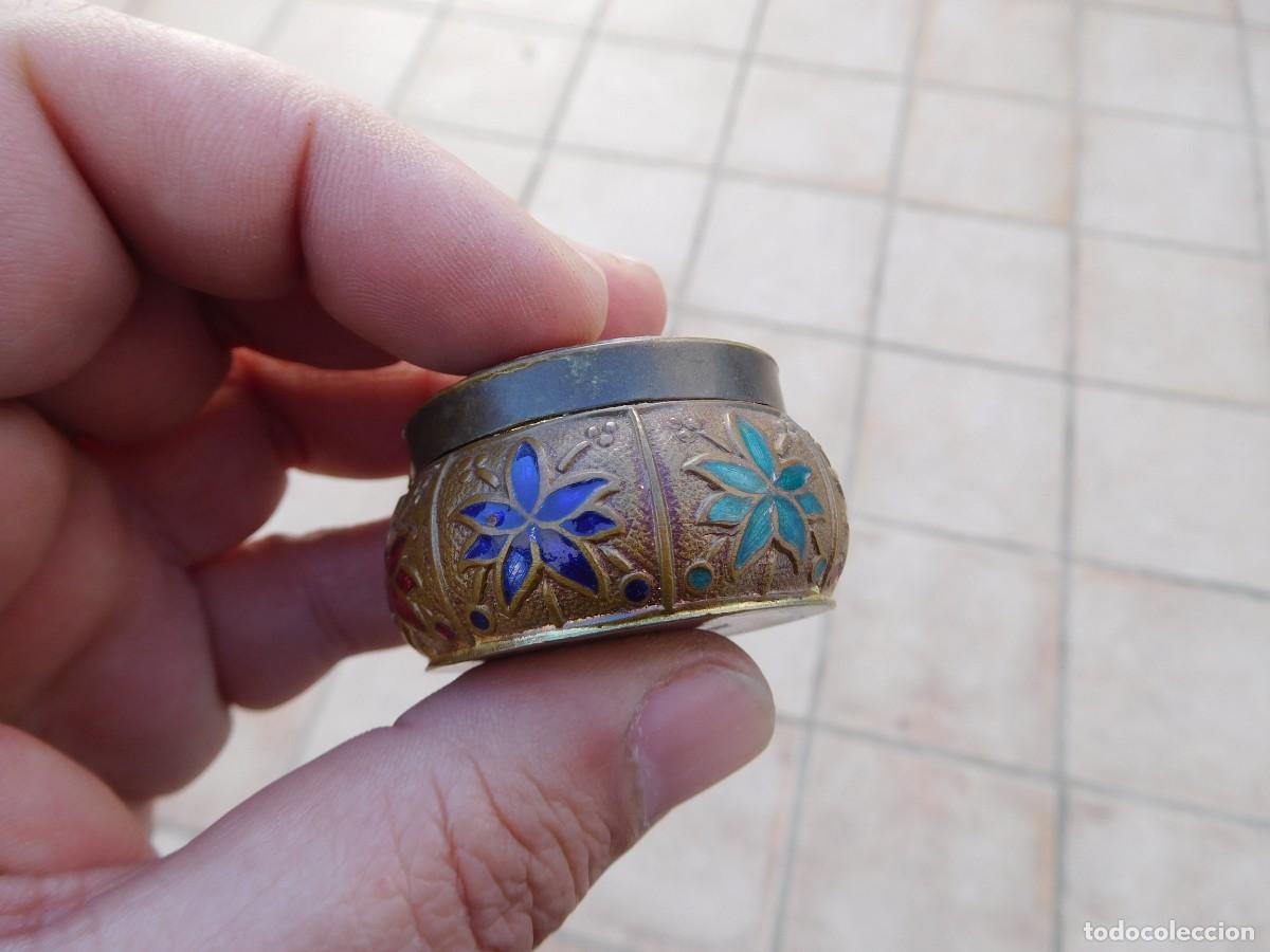 Cajas y cajitas met&aacute;licas: Caja antigua de bronce y esmalte - Foto 4