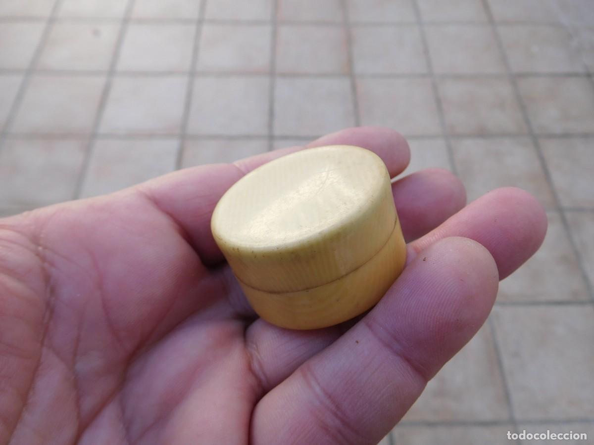 Cajas y cajitas met&aacute;licas: Caja antigua de celuloide con espejo - Foto 1