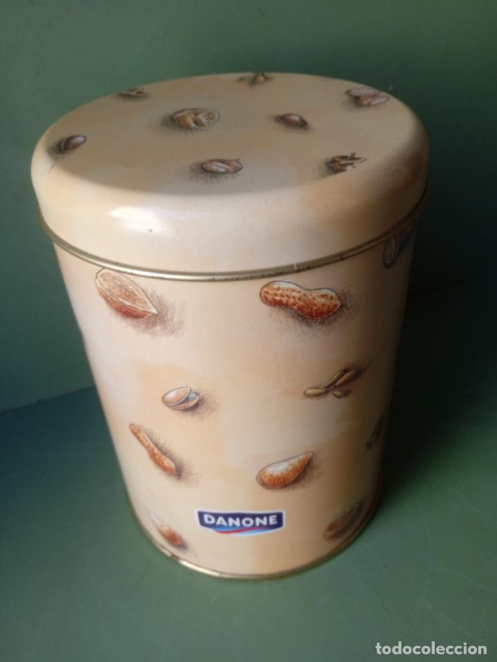 Cajas y cajitas met&aacute;licas: CAJA BOTE DANONE - MET&Aacute;LICA