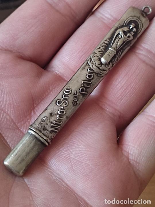 Cajas y cajitas met&aacute;licas: VIRGEN PILAR GUARDA AGUJAS CAJITA ALARGADA COLGANTE RELIEVE 8,5 CMS LARGO