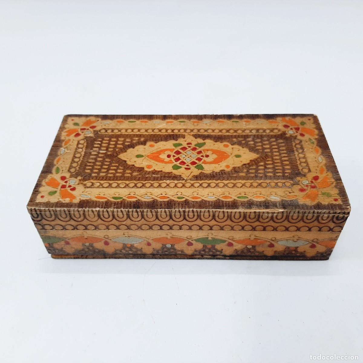 Cajas y cajitas met&aacute;licas: Caja de madera pirograbado y pintado vintage(15.3)