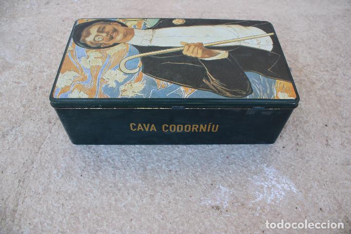 Cajas y cajitas met&aacute;licas: Caja de Hojalata CAVA CODORNIU Gran tama&ntilde;o 35cm x 31cm.