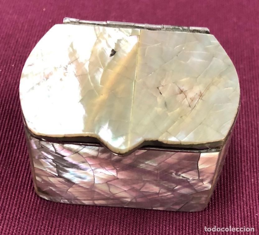 Cajas y cajitas met&aacute;licas: PEQUE&Ntilde;A CAJA EN NACAR - Foto 1