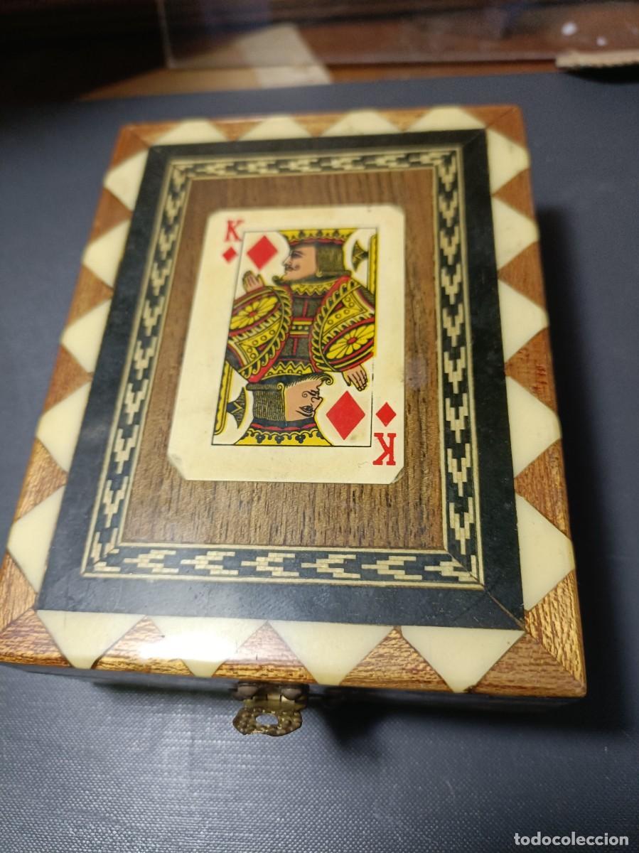 Bo&icirc;tes et petites bo&icirc;tes m&eacute;talliques: Bonita caja para cartas con baraja
