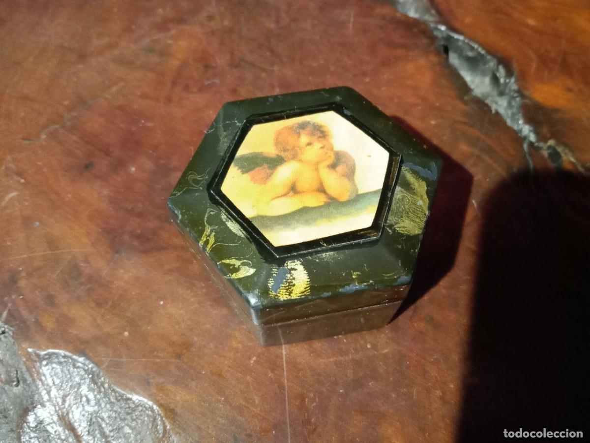 Casse e cassette metalliche: CAJITA PASTILLERO DE BAQUELITA EXAGONAL CON ANJELITO EN LA TAPA 5,5X3 CM