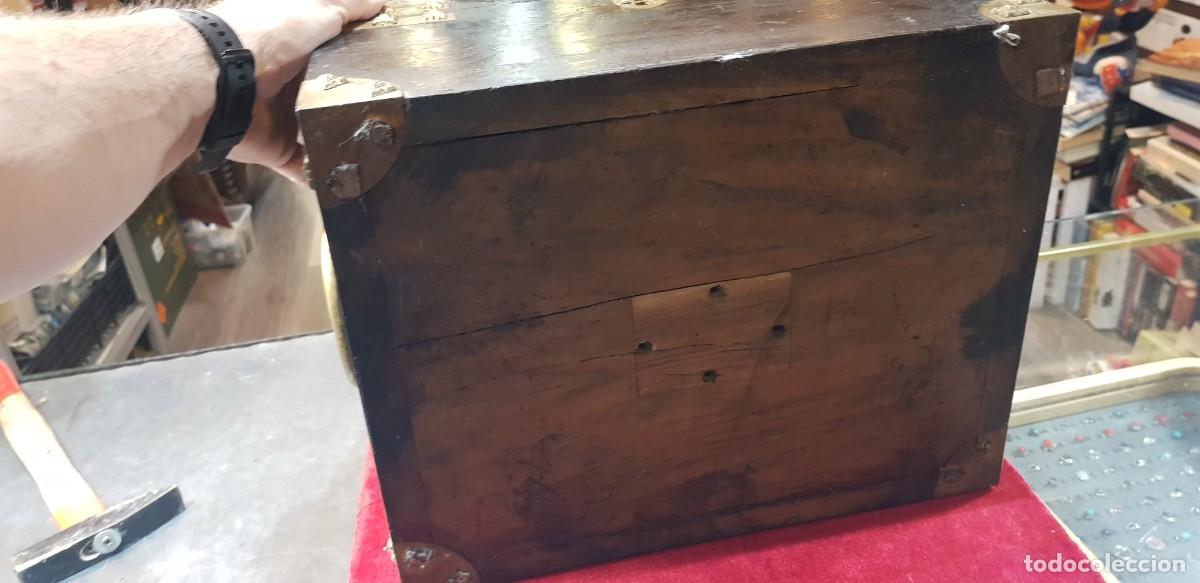 caja de caudales caja fuerte en metal y con su - Acquista Scatole di latta  antiche e altre cassette di collezione su todocoleccion