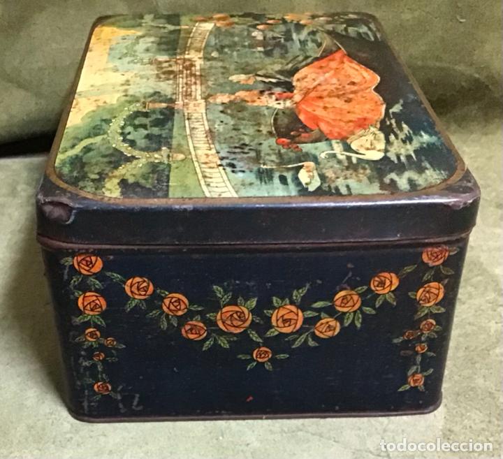 Cajas y cajitas met&aacute;licas: ANTIGUA CAJA LITOGRAFIADA - Foto 2