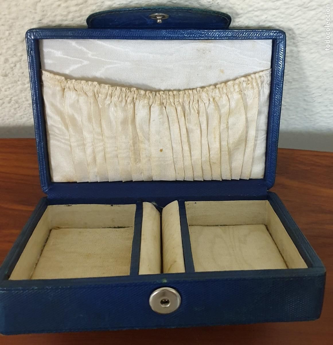 Cajas y cajitas met&aacute;licas: ANTIGUO JOYERO EN PIEL 15,5X11 CM.