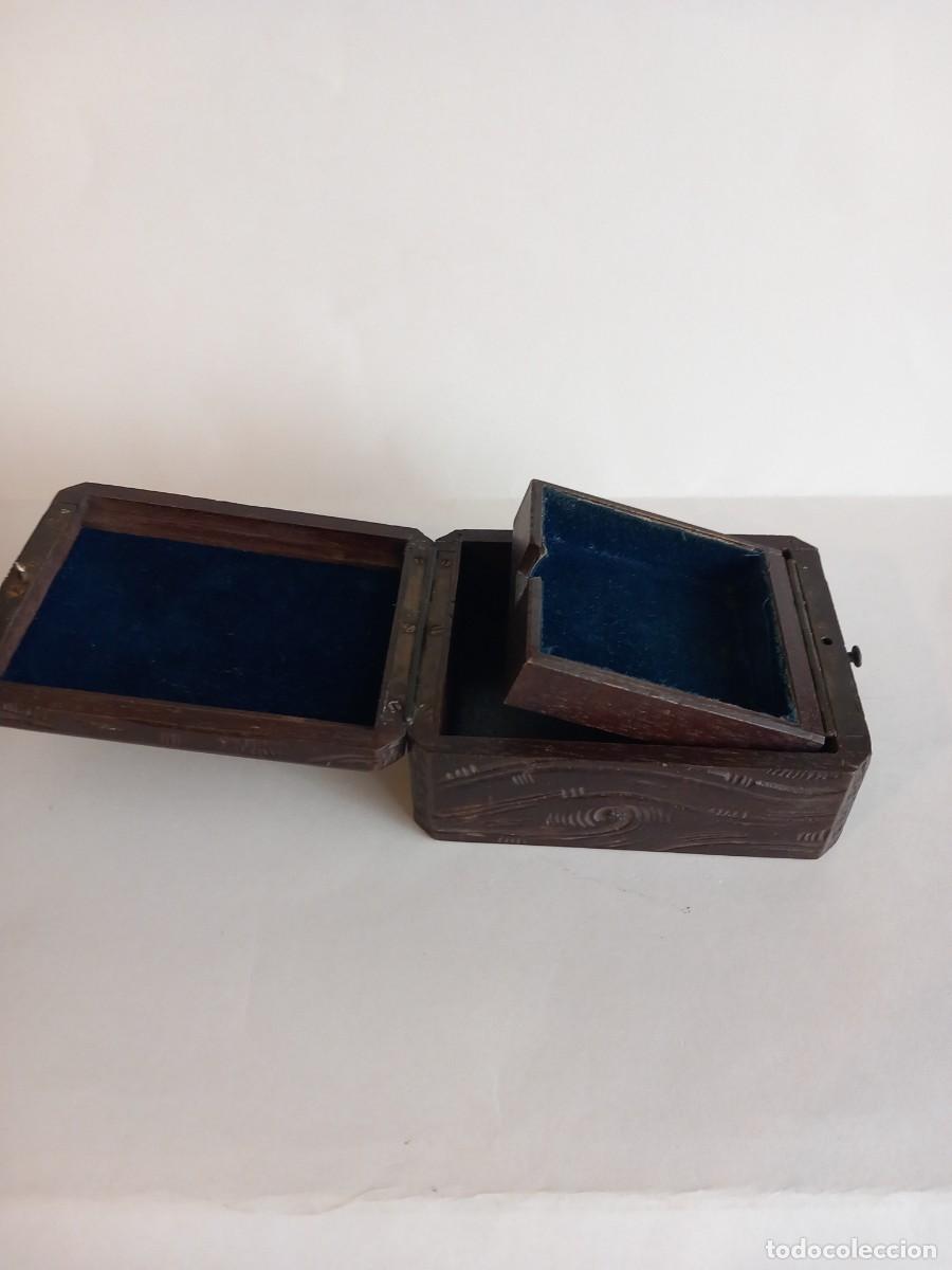 Cajas y cajitas met&aacute;licas: Caja - Expositor para reloj de bolsillo - Foto 4