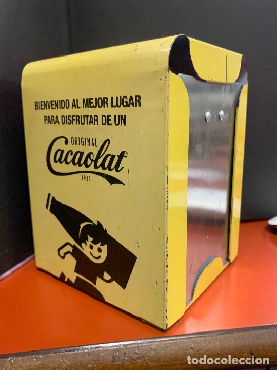Boxes and metal boxes: Bonito servilletero de hojalata, de bar, Cacaolat, bilingue espa&ntilde;ol - catal&agrave;. Mide 13x10x9cms