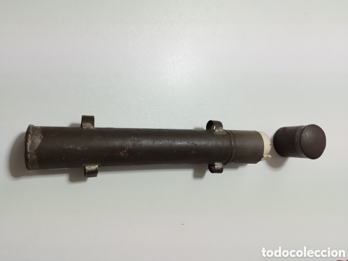 Cajas y cajitas met&aacute;licas: Tubo met&aacute;lico porta documentos con carta militar en su interior fechada a finales siglo XIX 1895