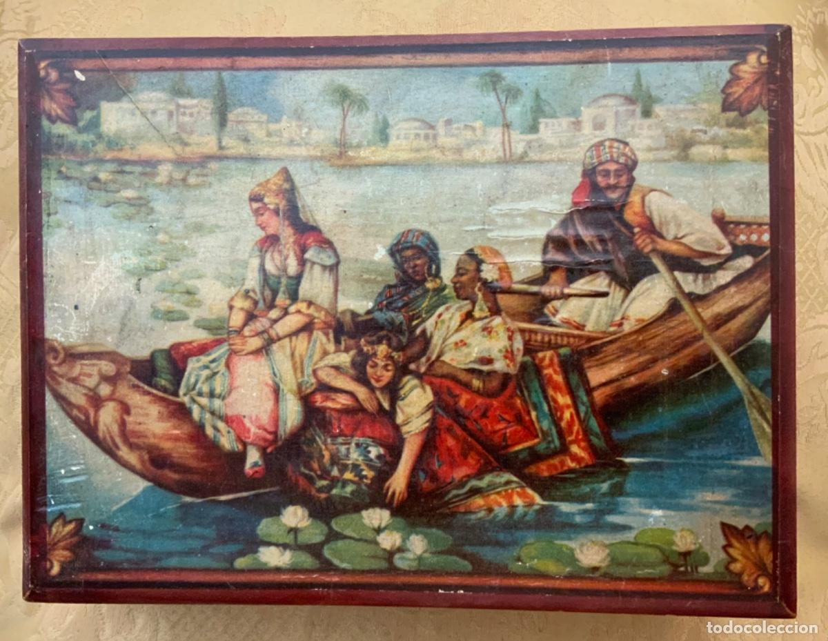 Cajas y cajitas met&aacute;licas: ANTIGUA CAJA DECORADA CON PAPEL