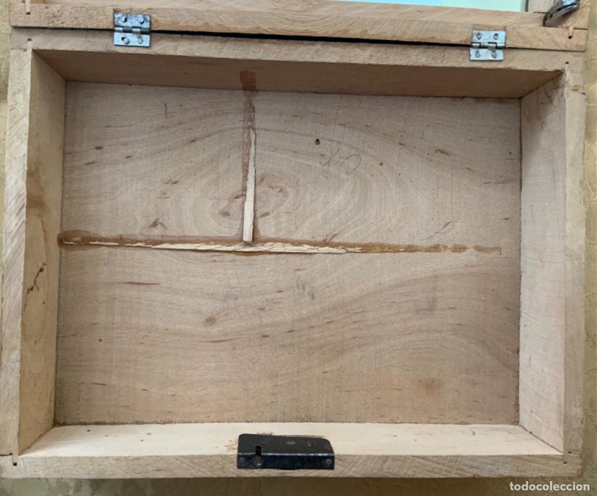 Cajas y cajitas met&aacute;licas: ANTIGUA CAJA DECORADA CON PAPEL - Foto 4