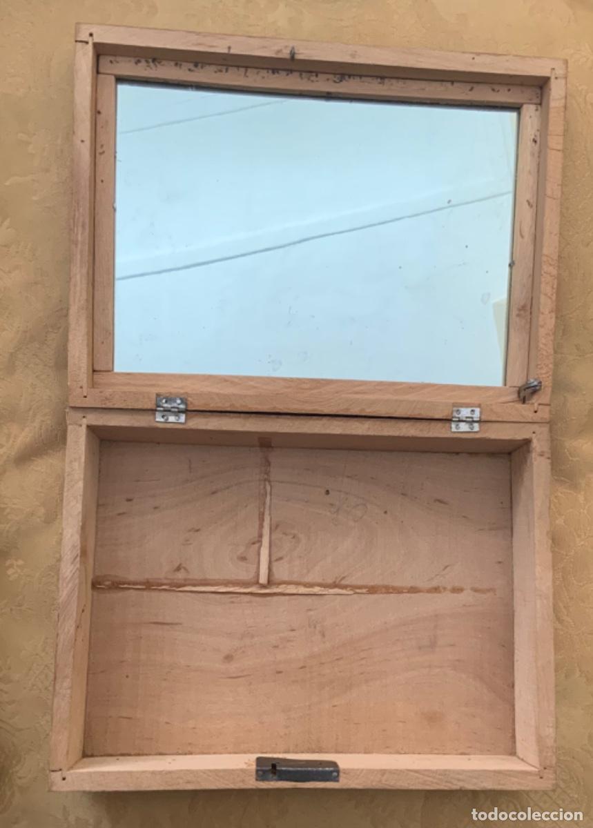 Cajas y cajitas met&aacute;licas: ANTIGUA CAJA DECORADA CON PAPEL - Foto 5