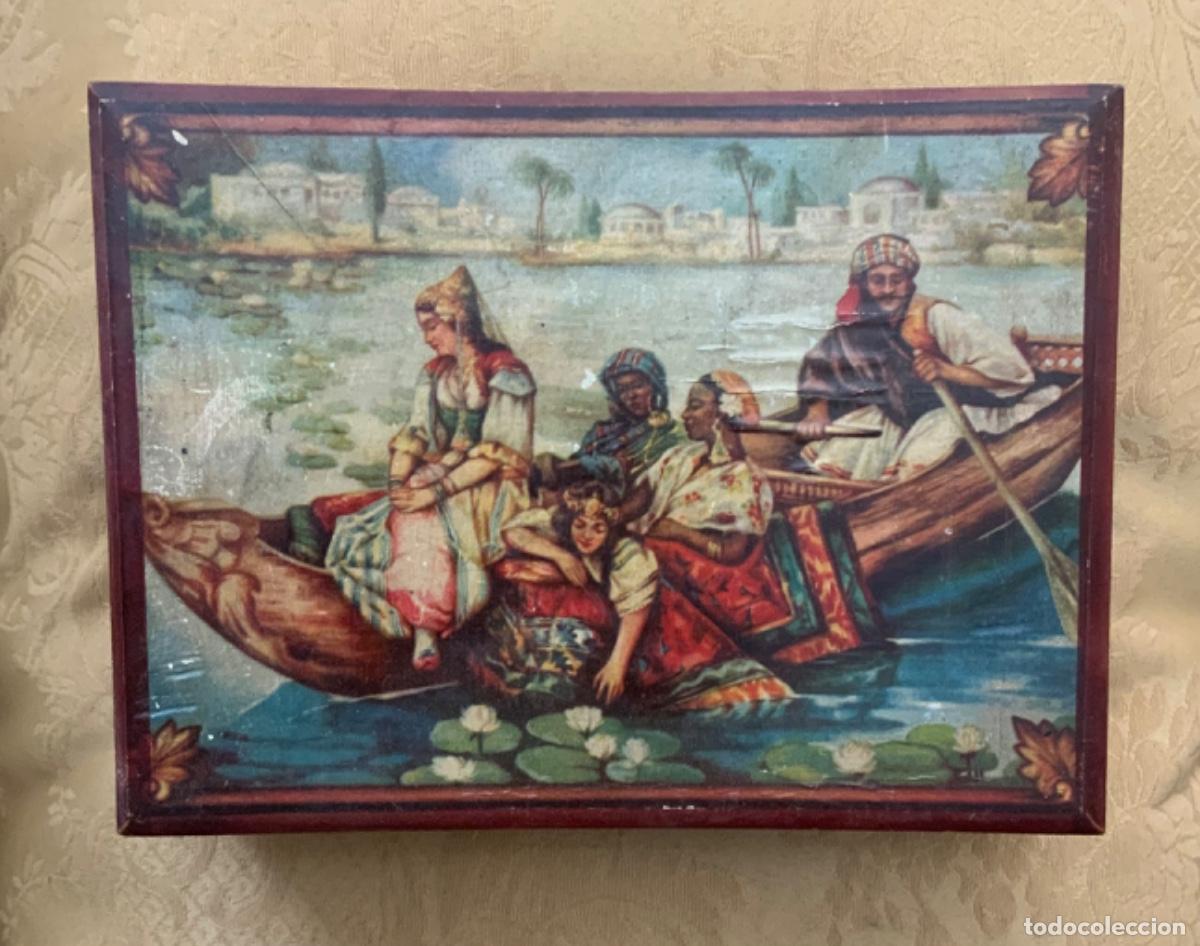 Cajas y cajitas met&aacute;licas: ANTIGUA CAJA DECORADA CON PAPEL - Foto 7