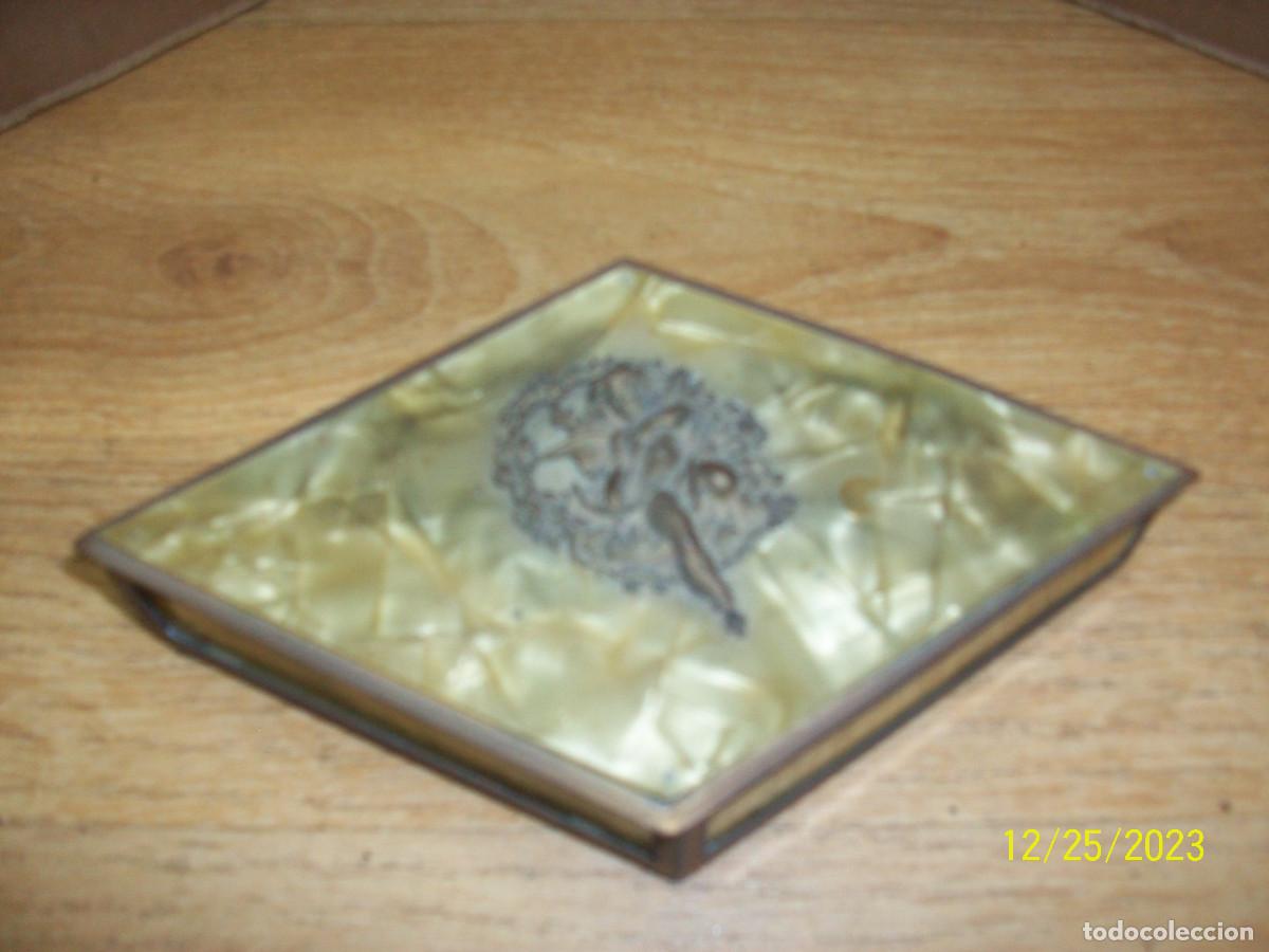 Cajas y cajitas met&aacute;licas: ANTIGUA CAJA DE BRONCE Y NACAR - Foto 1