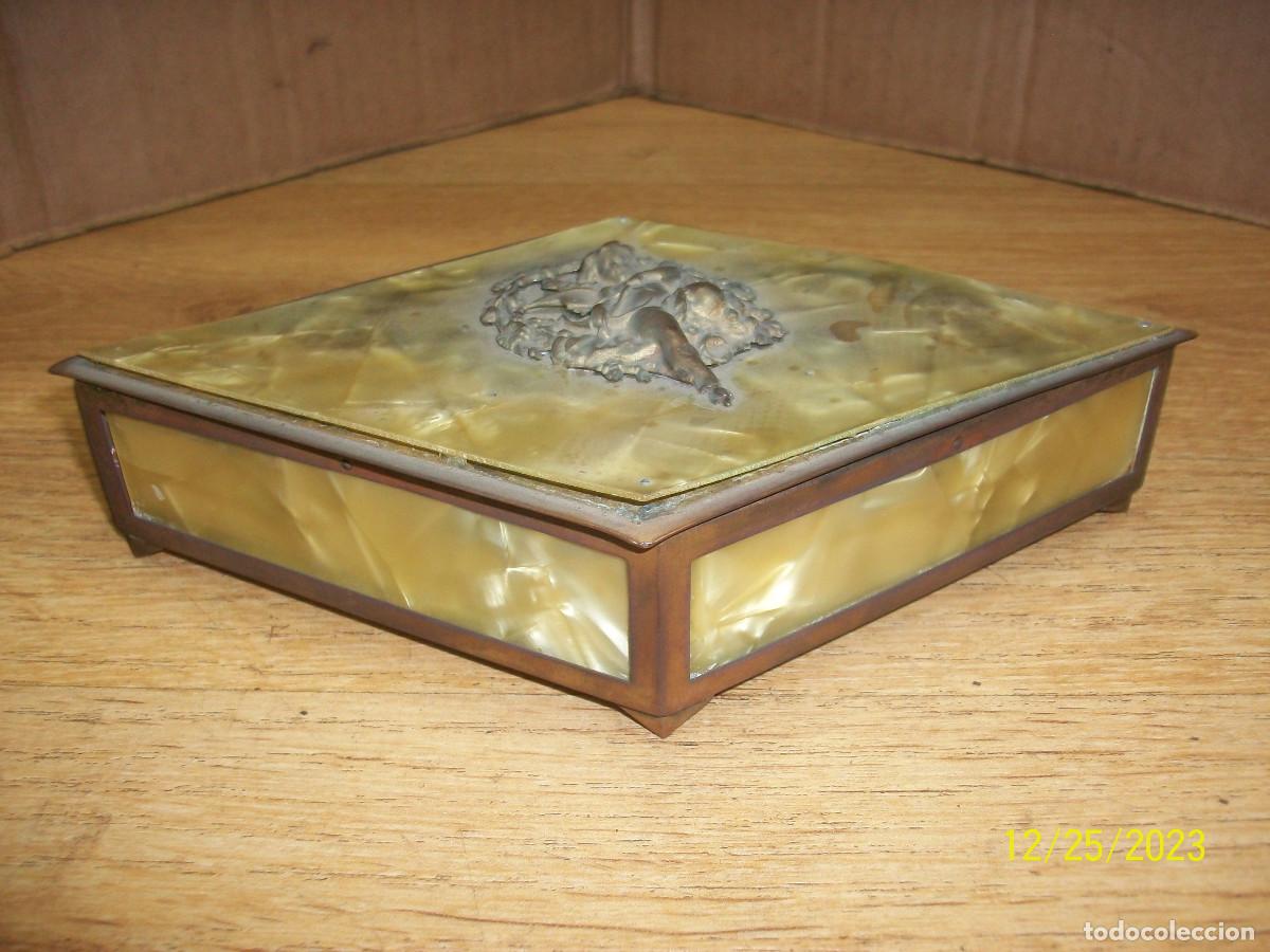 Cajas y cajitas met&aacute;licas: ANTIGUA CAJA DE BRONCE Y NACAR - Foto 2