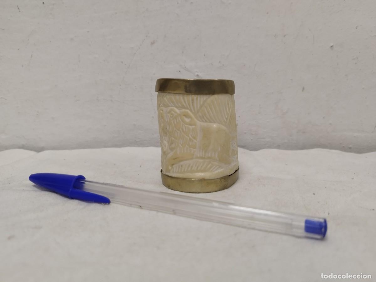 Bo&icirc;tes et petites bo&icirc;tes m&eacute;talliques: Antigua Cajita de Hueso Tallado Motivos de Caza