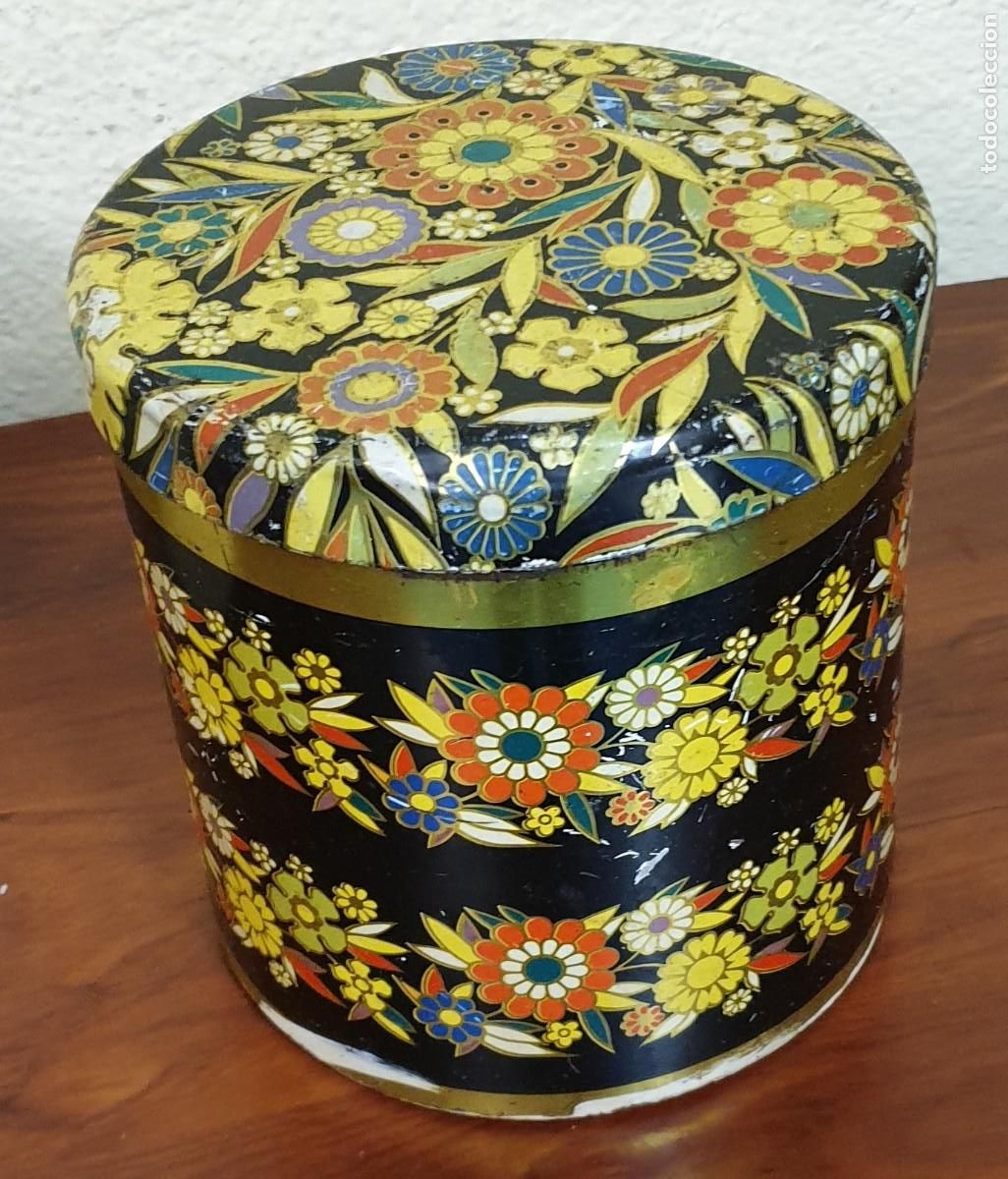 Cajas y cajitas met&aacute;licas: LATA REDONDA COLA-CAO 1,500 KG. MOTIVOS FLORALES 16 CM. ALTURA