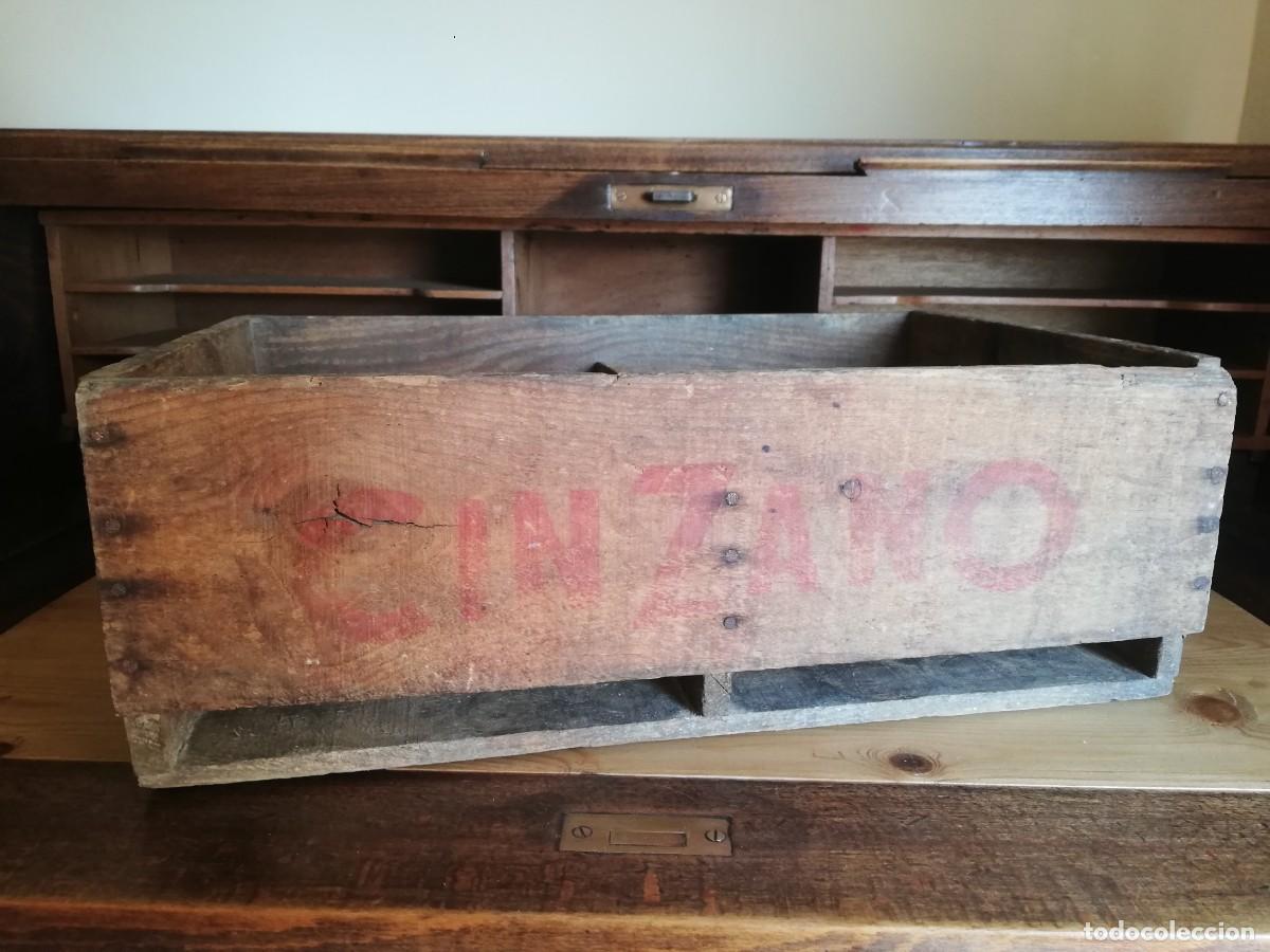 Cajas y cajitas met&aacute;licas: Antigua caja de madera de Cinzano. - Foto 1