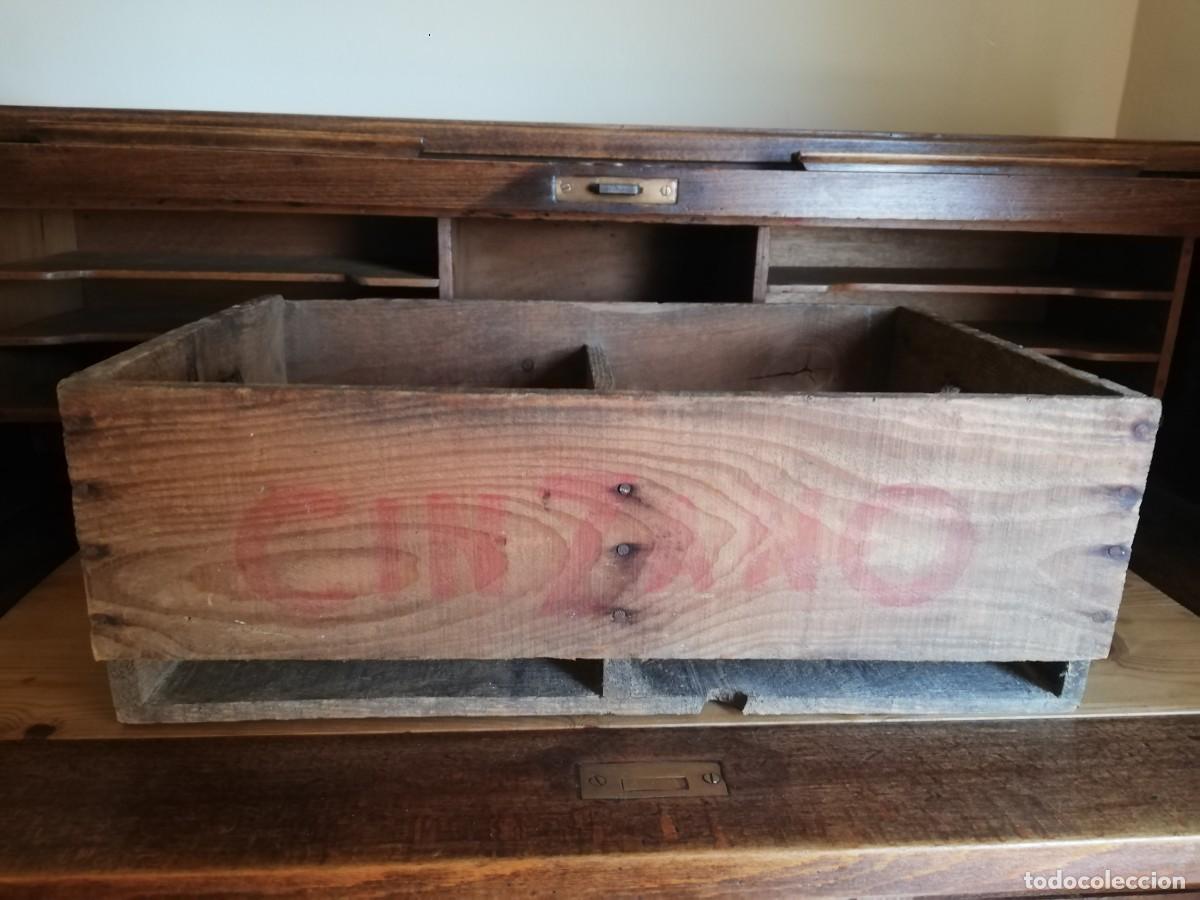 Cajas y cajitas met&aacute;licas: Antigua caja de madera de Cinzano. - Foto 4