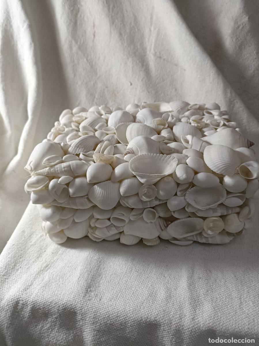 Cajas y cajitas met&aacute;licas: Preciosa caja decorada con conchas