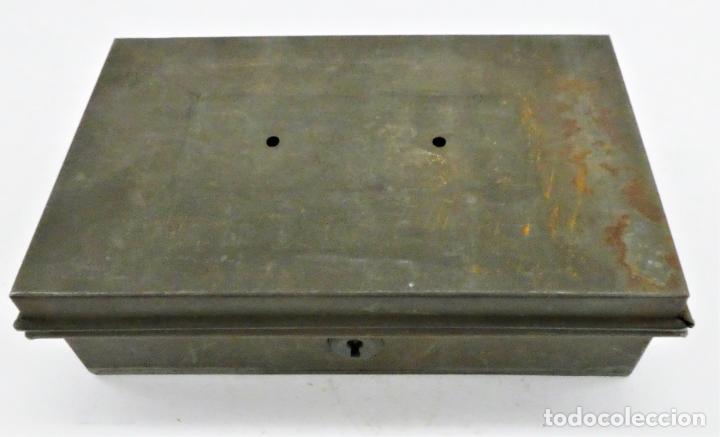 Cajas y cajitas met&aacute;licas: ANTIGUA CAJA DE CAUDALES METALICA