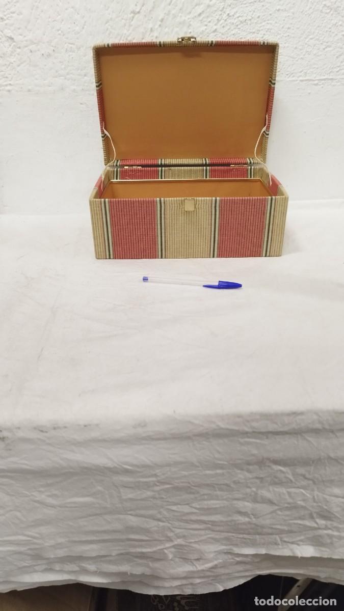 Boxes and metal boxes: Antigua Caja Costurero Acolchada