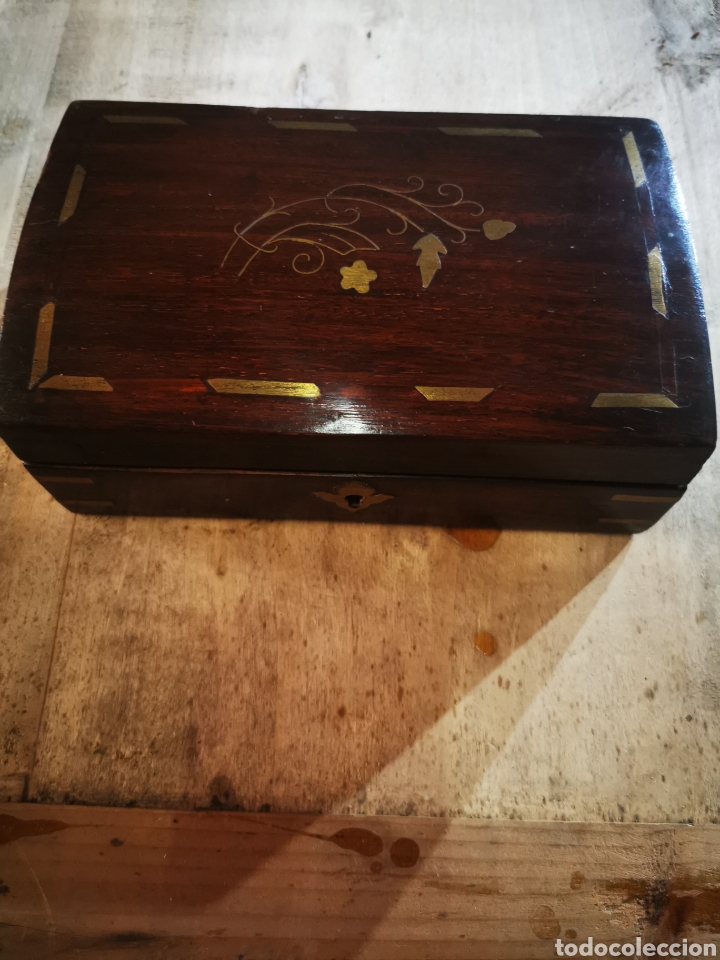 Cajas y cajitas met&aacute;licas: Caja joyero doble fondo caoba incrustaciones metal finales siglo XIX