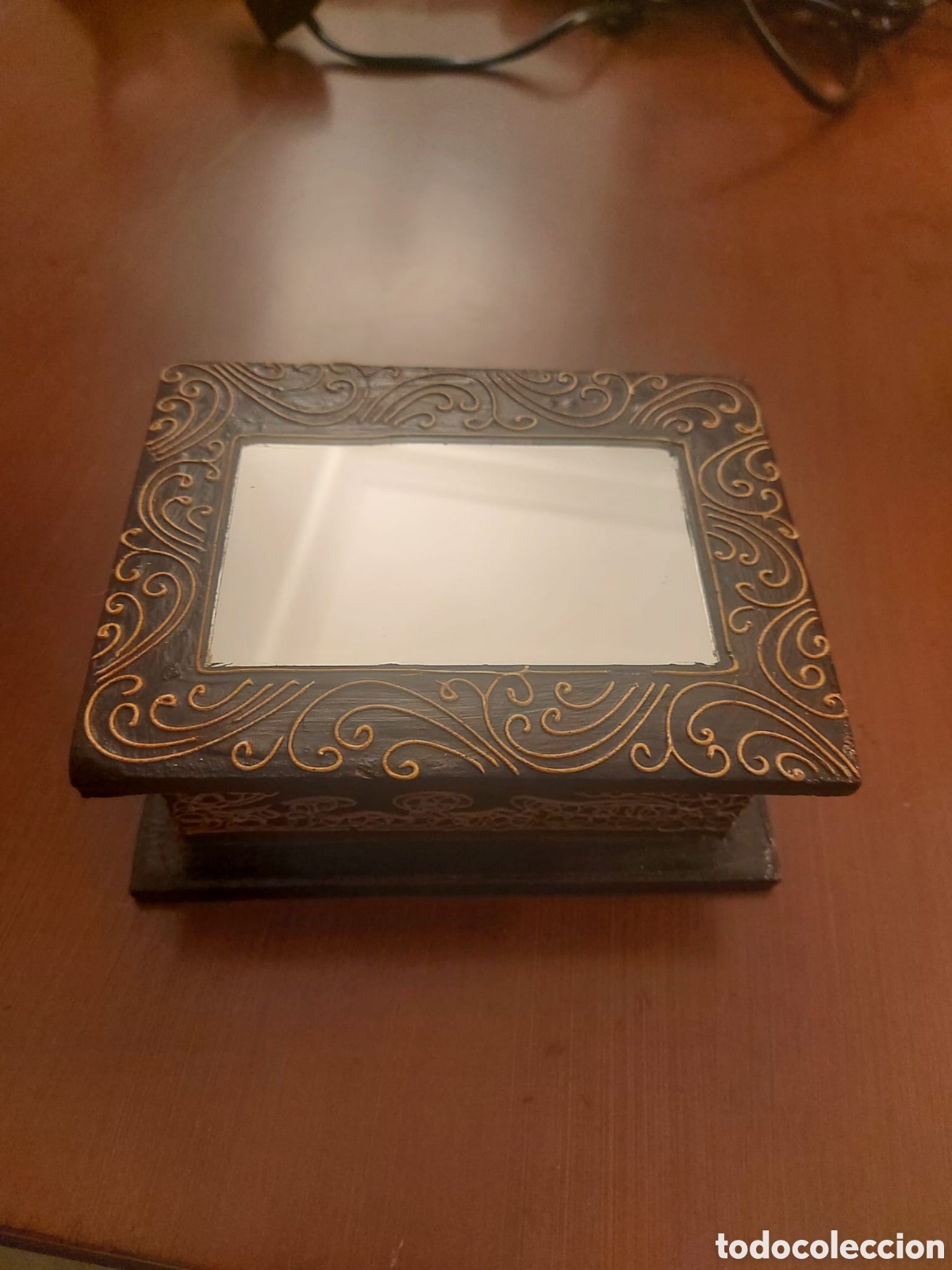 Cajas y cajitas met&aacute;licas: Antigua caja joyero de madera con espejo