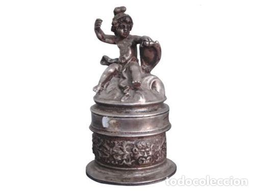 Boite en argent au ch&eacute;rubin