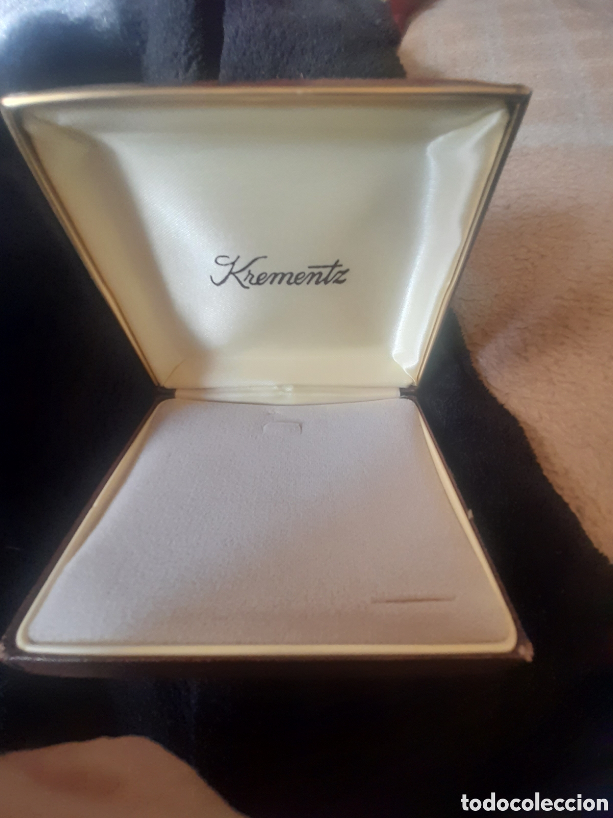 Bo&icirc;tes et petites bo&icirc;tes m&eacute;talliques: Antigua caja de joyer&iacute;a Krementz